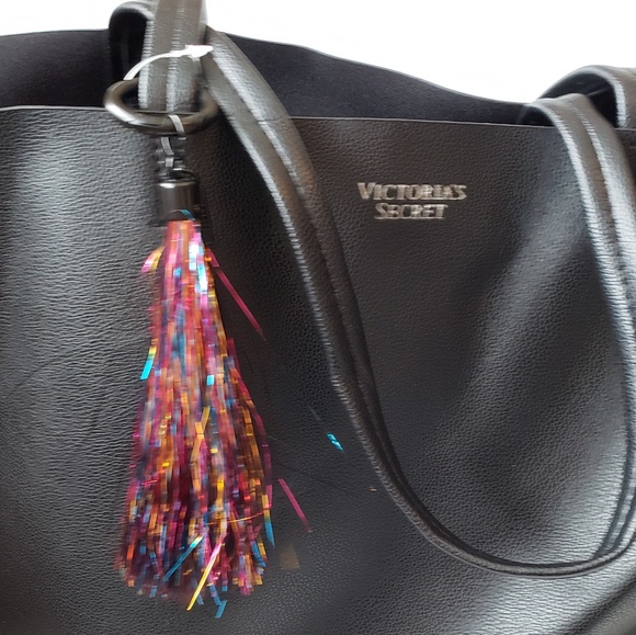 VICTORIA SECRET TOTE BAG NEW WITH/ CHARM - Picture 2 of 8